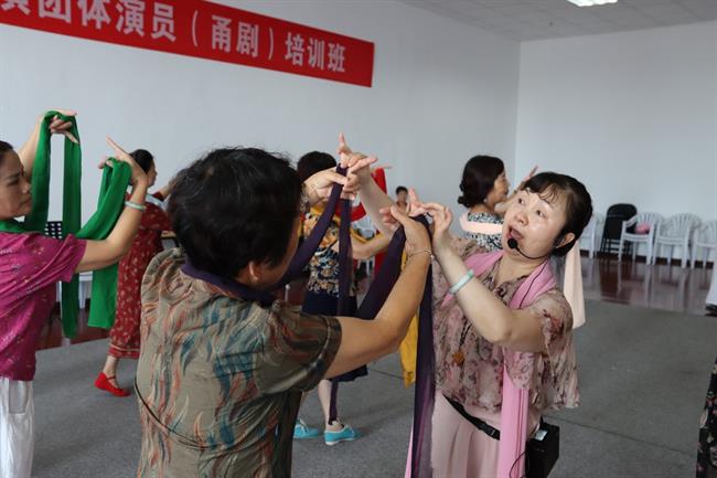 2022年全省民营文艺表演团体演员（甬剧）培训班，授课老师一对一指导.jpg